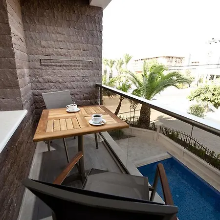 Atrium アパートホテル *